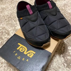 "Like New" Teva Multifunctional Moccasin Sneakers